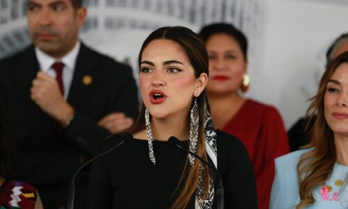 Andrea Chávez denuncia al caricaturista Antonio Garci por imagen creada con IA