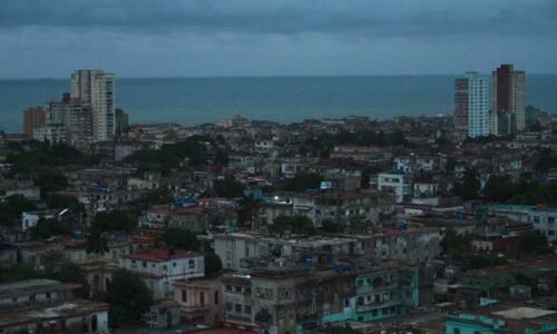 Cuba enfrenta una grave crisis de apagones en medio de la llegada del huracán Óscar