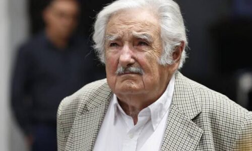 Pepe Mujica se despide de la política con un emotivo discurso en Uruguay