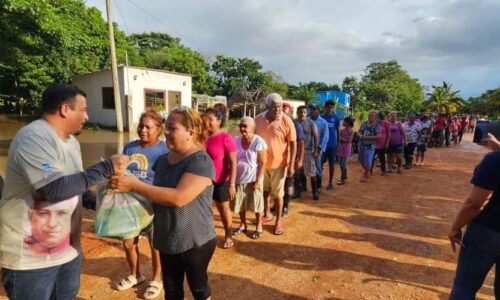 Damnificados por lluvias torrenciales en Los Tuxtlas no están solos, Gómez Cazarín los respalda