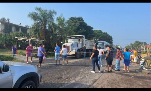 Bloquean carretera federal Veracruz – Paso de Ovejas