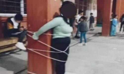 Escándalo en Chiapas: amarran a tesorera por presunto robo de fondos escolares