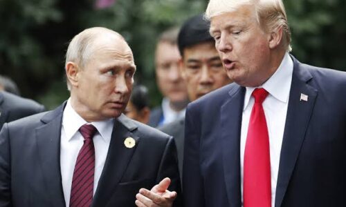 Trump amenaza con aranceles al bloque BRICS por desafiar al dólar