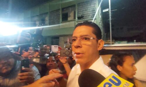 Sorprende presencia de Pepín Ruiz en informe de labores de Paty Lobeira