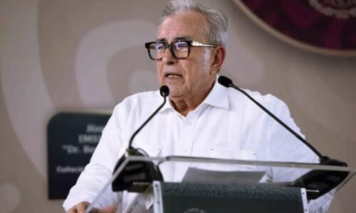 Volantes desde una avioneta acusan corrupción en Sinaloa