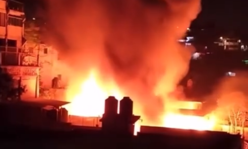 Provocado, incendio en la Vasconcelos de Xalapa; no hubo heridos