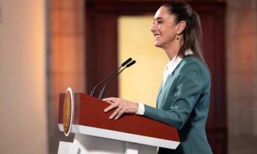 NO ESTÁN SOLOS, HAY QUE GUARDAR LA CALMA: PRESIDENTA CLAUDIA SHEINBAUM PRESENTA LA ESTRATEGIA “MÉXICO TE ABRAZA” EN ATENCIÓN A MIGRANTES MEXICANOS