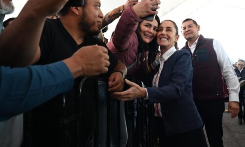 EN HUAUCHINANGO, PUEBLA, PRESIDENTA CLAUDIA SHEINBAUM ENTREGA NUEVAS TARJETAS PARA LA PENSIÓN MUJERES BIENESTAR