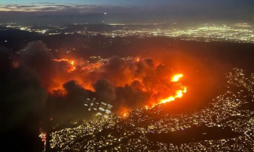 Incendios en Los Ángeles: miles de evacuados y devastación