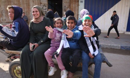 Comienza el intercambio de rehenes en Gaza tras acuerdo de cese al fuego