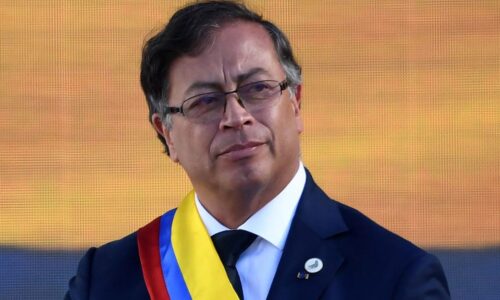 Trump responde con aranceles a Petro tras bloqueo de vuelos