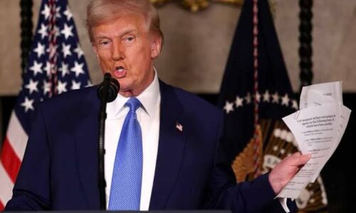 Trump amenaza con más aranceles y señala a México en crisis de fentanilo
