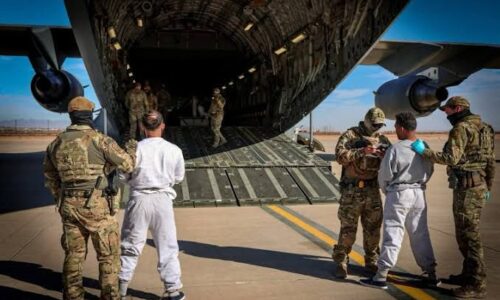 Trump evalúa opciones contra cárteles mexicanos; contempla Guantánamo para detenidos