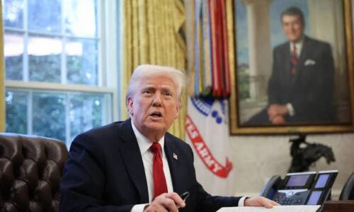 Trump insinúa que podría buscar un tercer mandato