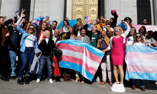 Países europeos actualizan advertencias de viaje para personas transgénero ante nuevas políticas en EE.UU.