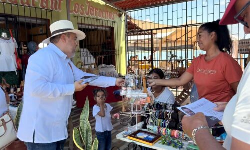 Marco Polo Barragán camina el distrito y conecta con la gente