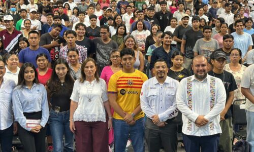 Veracruz, primer lugar nacional en entrega de becas: Gómez Cazarín