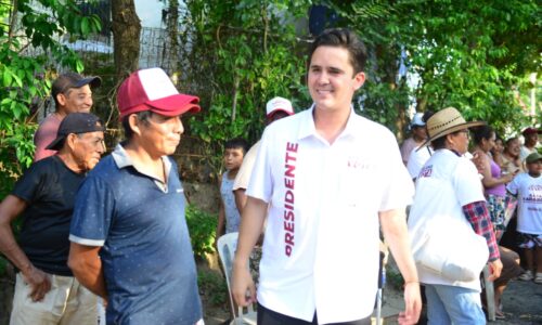 En San Andrés Tuxtla no habrá escuela pequeña: Rafa Fararoni