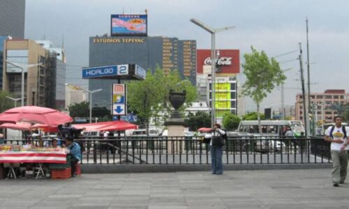 Policías capitalinos detienen personas por venta y consumo de marihuana en Metro Hidalgo