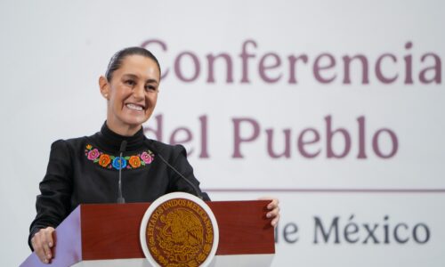 PRESIDENTA CLAUDIA SHEINBAUM FIRMA DECRETOS PARA FACILITAR LA MOVILIDAD DE MAESTRAS Y MAESTROS Y PARA CONGELAR LA EDAD DE JUBILACIÓN
