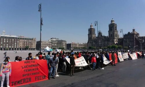 Normalistas de Chiapas bloquean Reforma e Insurgentes