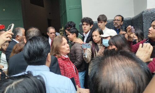 Atiende Gobernadora a alumnos de la Prepa Juárez