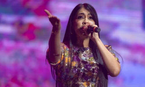 La boqueña Belén Montalvo es la voz principal con Los Ángeles Azules