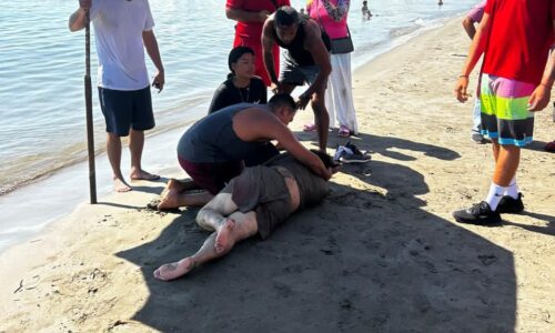 Rescatan a turista de la tercera edad de ahogarse en playas de Veracruz puerto