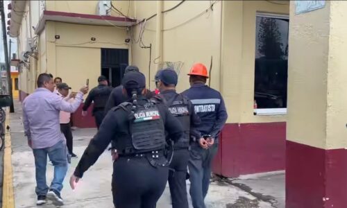 En Las Choapas, Policía detiene a presuntos trabajadores de CFE que cobraban 130 mil pesos para no cortar la luz