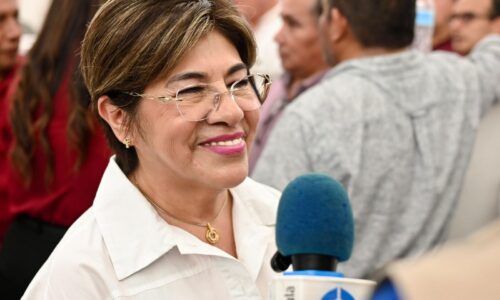 Rosa María dará becas para transporte público y despensas para madres de familia