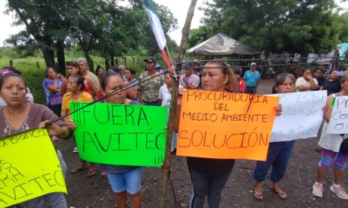 SESVER clausura granja avícola en Soledad de Doblado; manifestantes se quejan de alcaldesa