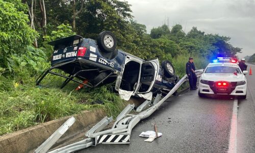 Se vuelca Patrulla de SSP Veracruz en Las Choapas