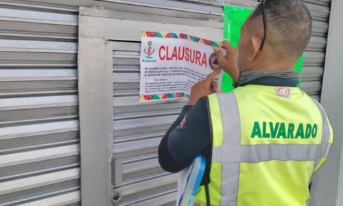 Ayuntamiento clausura Banco Azteca y Elektra en Alvarado, solo podrán realizar cobros a clientes