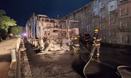 Incendio de tráiler nodriza alarma a Veracruz