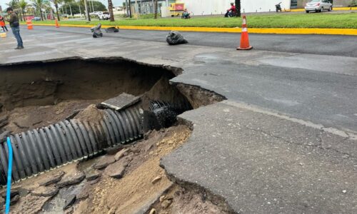 Cierran tramo carretero Boca del Río – Antón Lizardo por enorme socavón