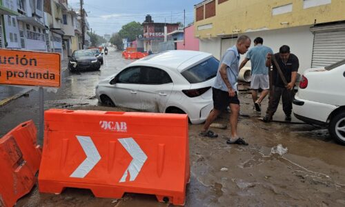 Volcaduras, accidentes y encharcamientos en Veracruz puerto