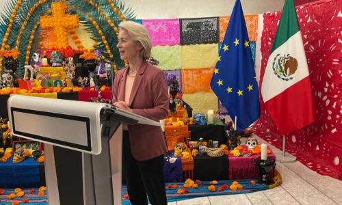 ¡VIVA MÉXICO!, ¡VIVA LA VIDA!: PRESIDENTA DE LA UNIÓN EUROPEA INAUGURA ALTAR DE MUERTOS