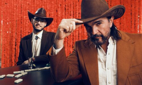 Rivs y Juanes unen talentos en “Beso de novela”, una fusión entre el pop latino y el regional mexicano