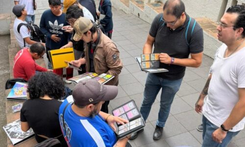 El mercado Pokémon ha llegado a Xalapa y reúne a coleccionistas y amantes de la franquicia