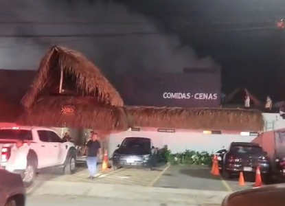 Se incendia palapa de restaurante en Boca del Río por uso de pirotecnia