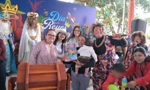 Conviviendo en comunidad, el Ayuntamiento de Xalapa realizó la Feria Infantil del Día de Reyes