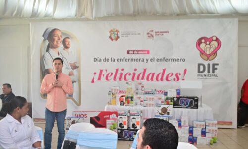 Reconoce DIF Municipal y alcalde Rafa Fararoni labor de enfermeras y enfermeros de San Andrés Tuxtla 