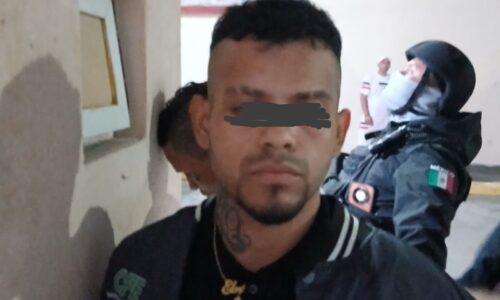 Vecinos detienen y entregan a la policía a dos ladrones en Medellín de Bravo