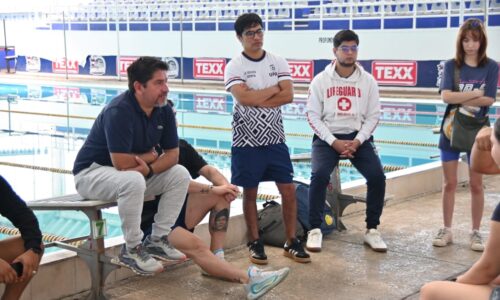 Ayuntamiento de San Andrés Tuxtla certifica a maestros de la alberca municipal 