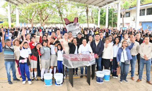Trabajando coordinados en favor de la educación somos «Capaz de Resolver»: Alcalde Rafa Fararoni 