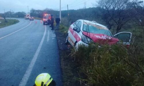 Motociclista pierde la vida al chocar con taxi del Puerto de Veracruz en Lerdo de Tejada