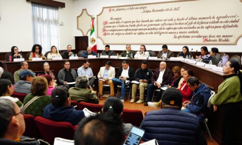 Cabildo de Xalapa trabaja ininterrumpidamente resolviendo y canalizando gestiones en el Día del Pueblo