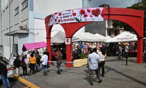 Inaugura Ayuntamiento de San Andrés Tuxtla «Callejoneada del Amor y la Amistad» 