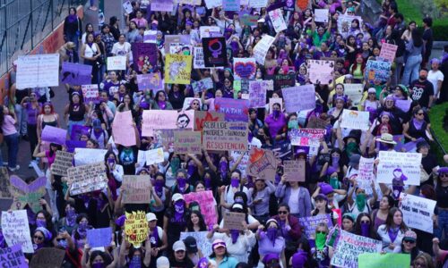 Mujeres marchan en Xalapa en el 8M para exigir justicia, seguridad y derechos