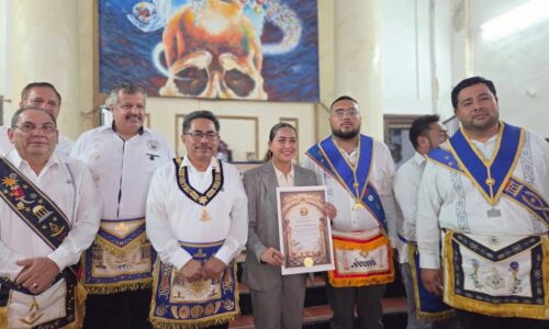 Logia de Veracruz entrega a Anilú Ingram el Bastón de liderazgo